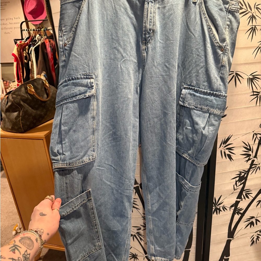 Old navy cargo jean size 20